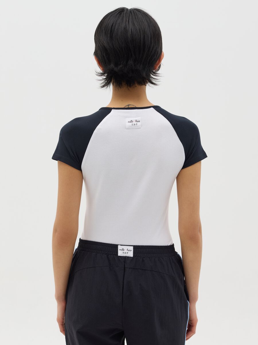White bodysuit with short red sleeves_3