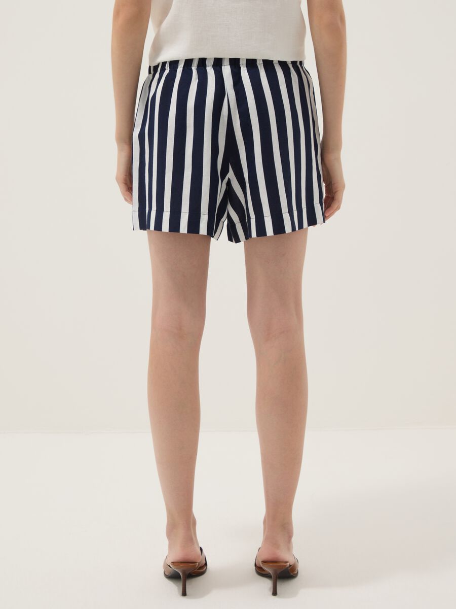 Multicolour striped linen-viscose blend shorts with elasticated waist, regular fit_2