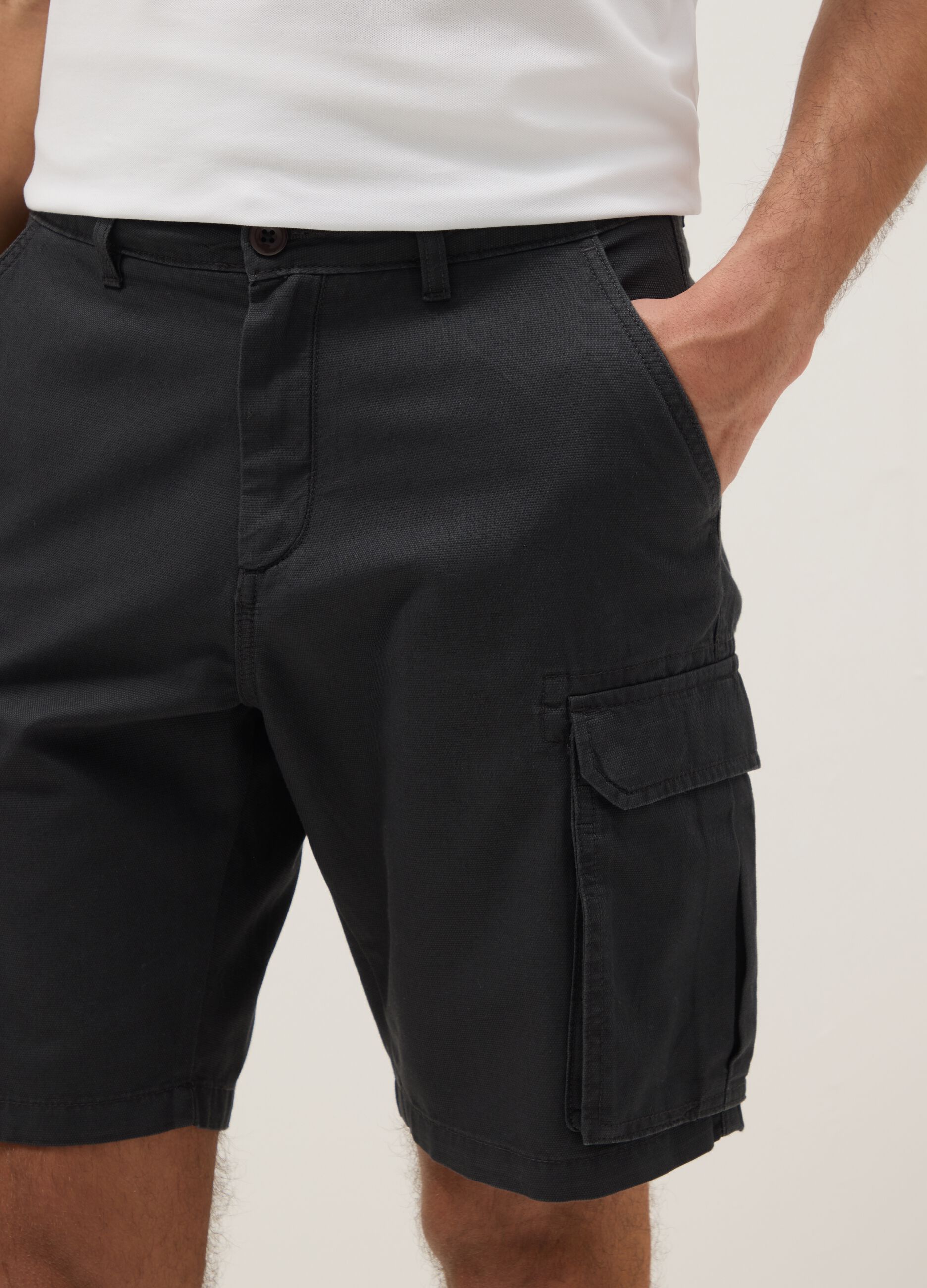 Black pure cotton cargo Bermuda shorts, regular fit