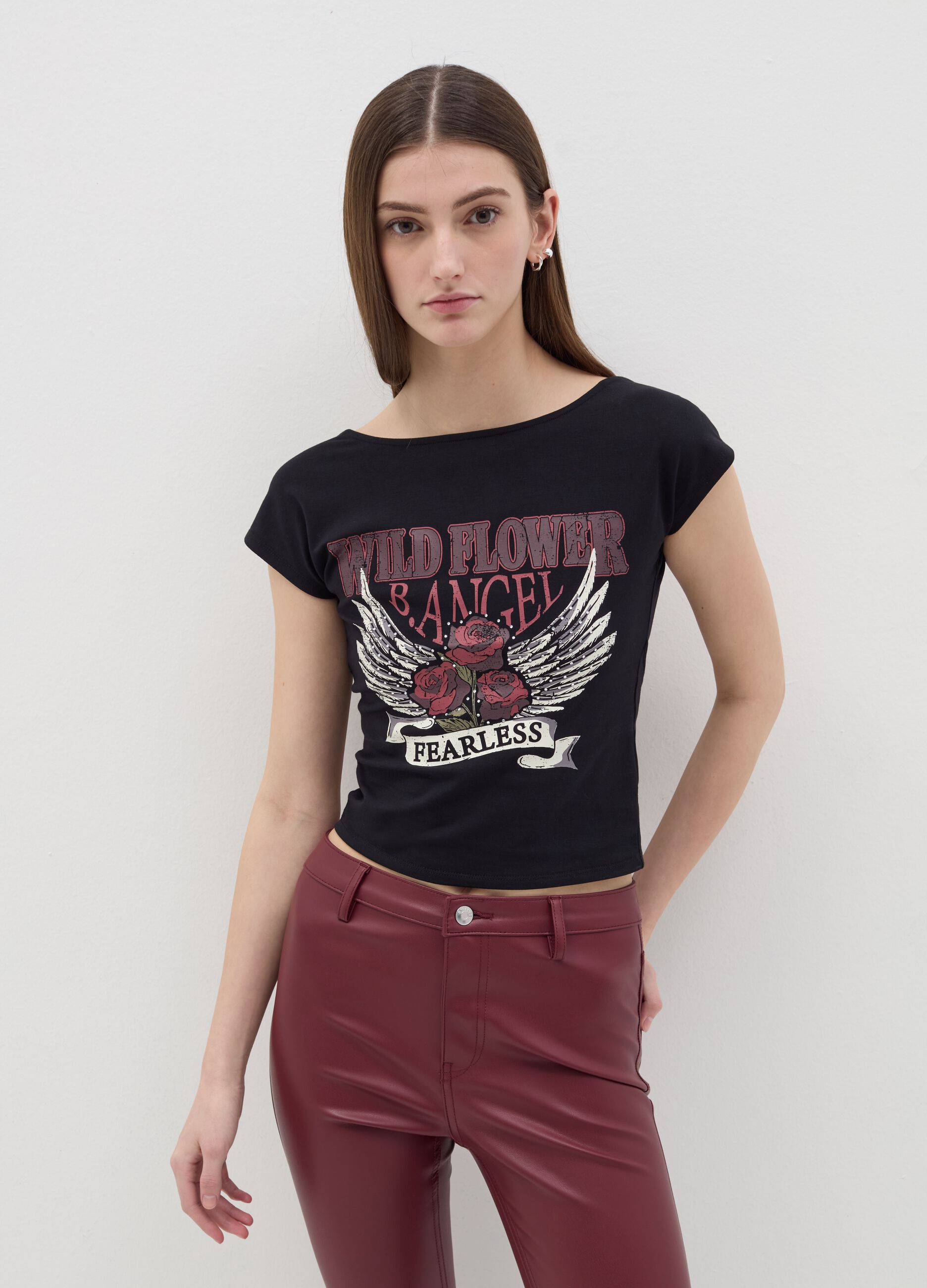 T-shirt with print and bare back