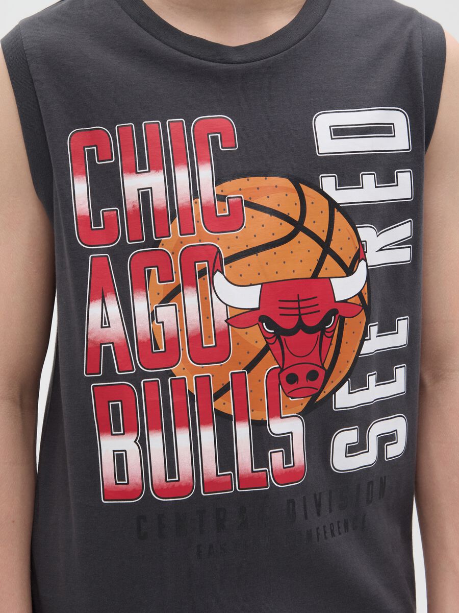Black sleeveless top with Chicago Bulls print_2