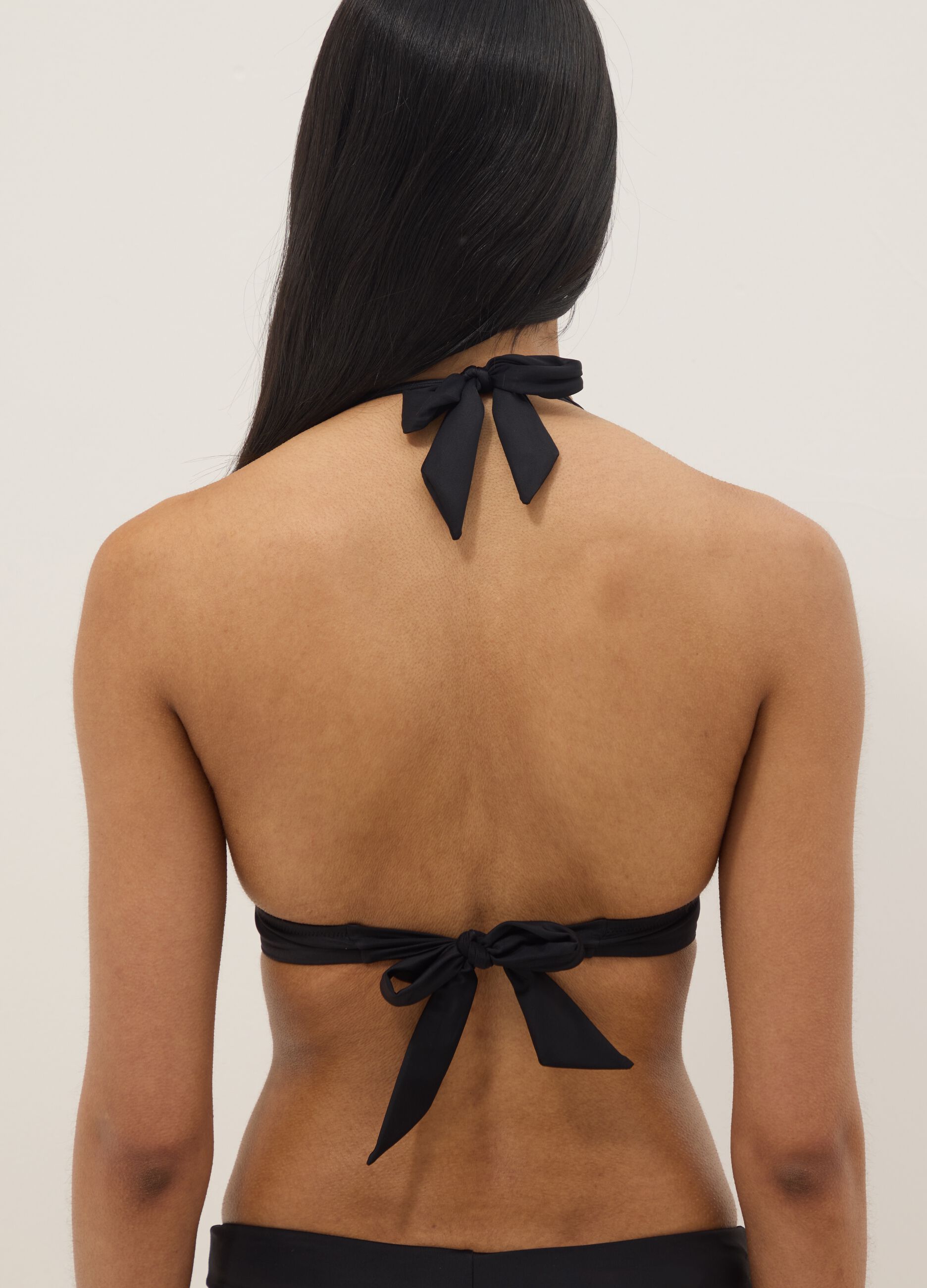 Top bikini elasticizzato nero a triangolo