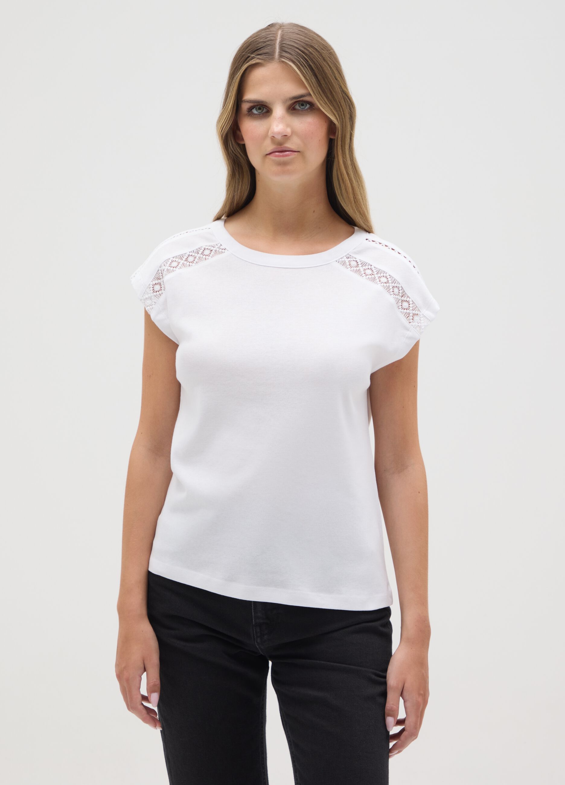 Women's white pure cotton regular fit T-shirt with lace
