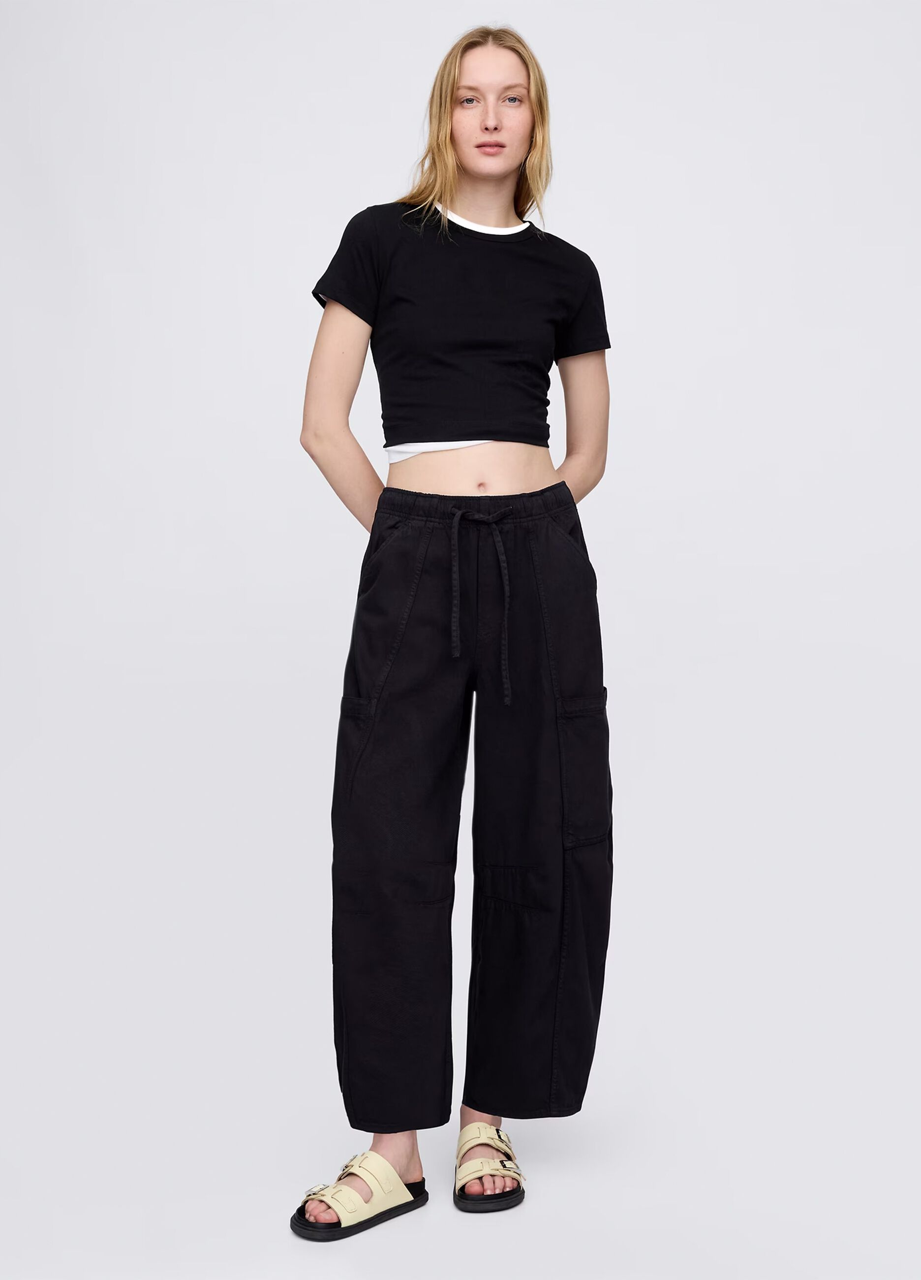 Black cargo trousers in cotton and Lyocell