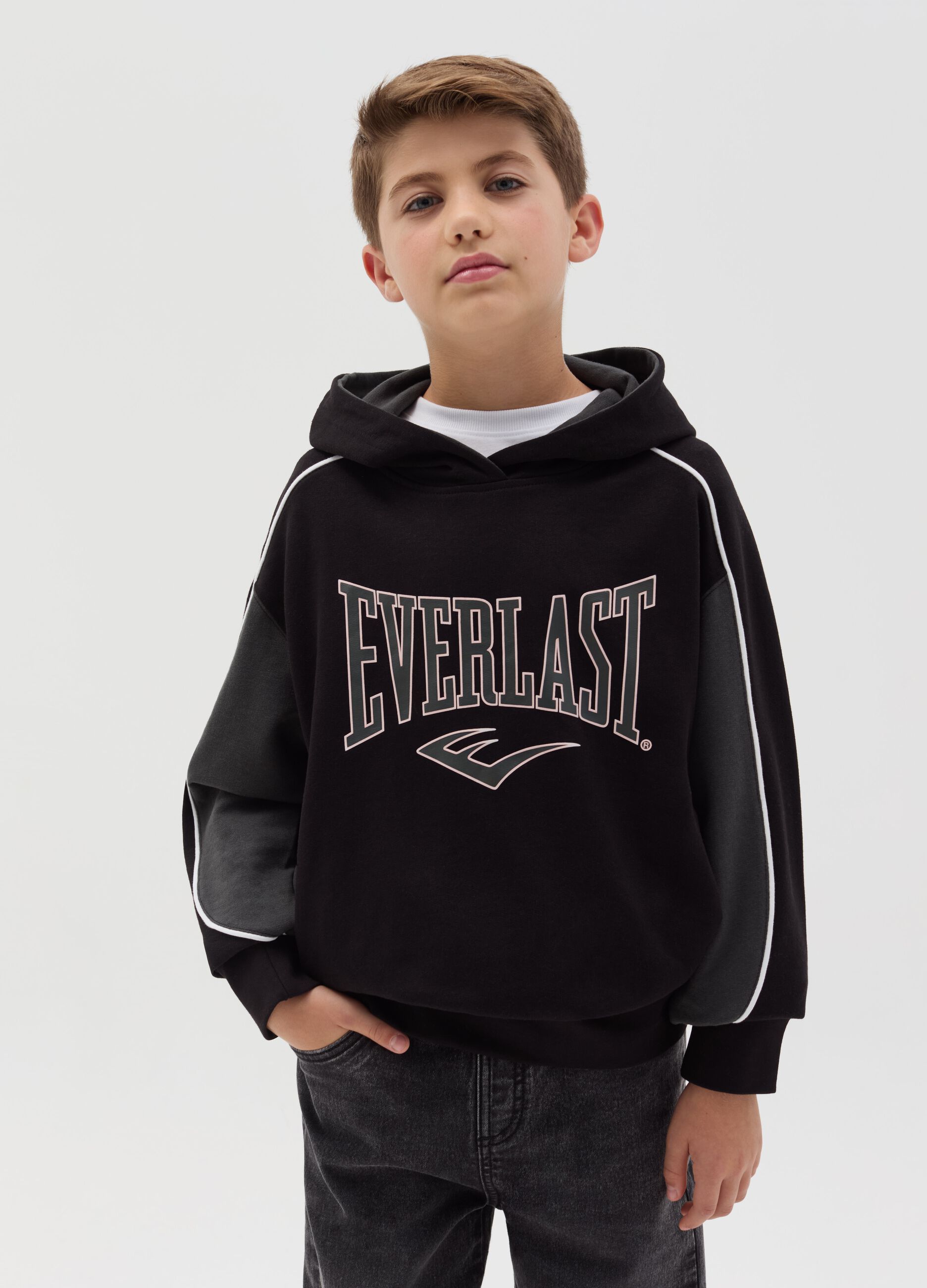Sweatshirt with hood and logo print