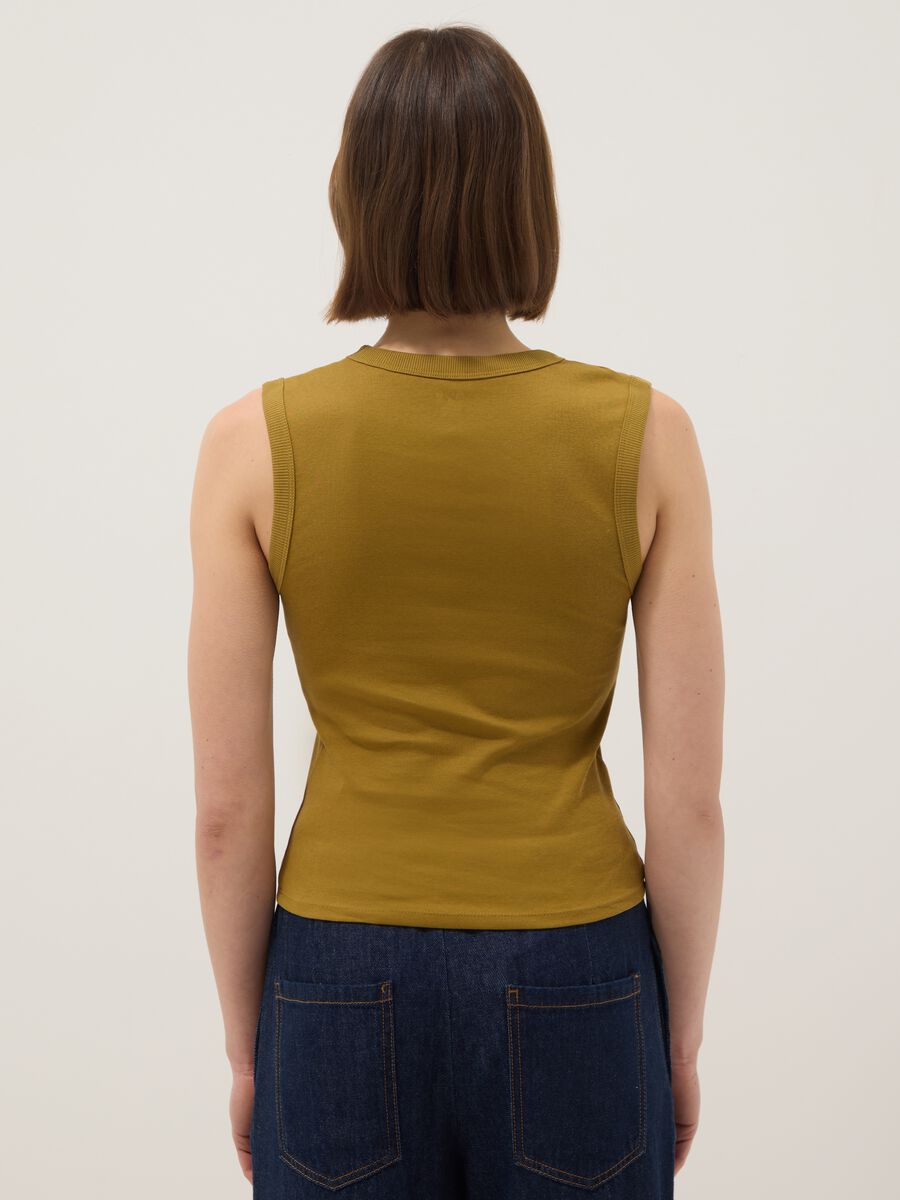 Green pure cotton regular fit V-neck tank top_2