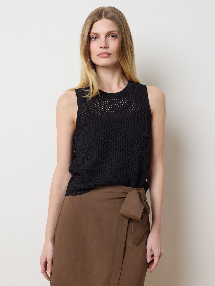 Black crochet tank top with popcorn stitch_2