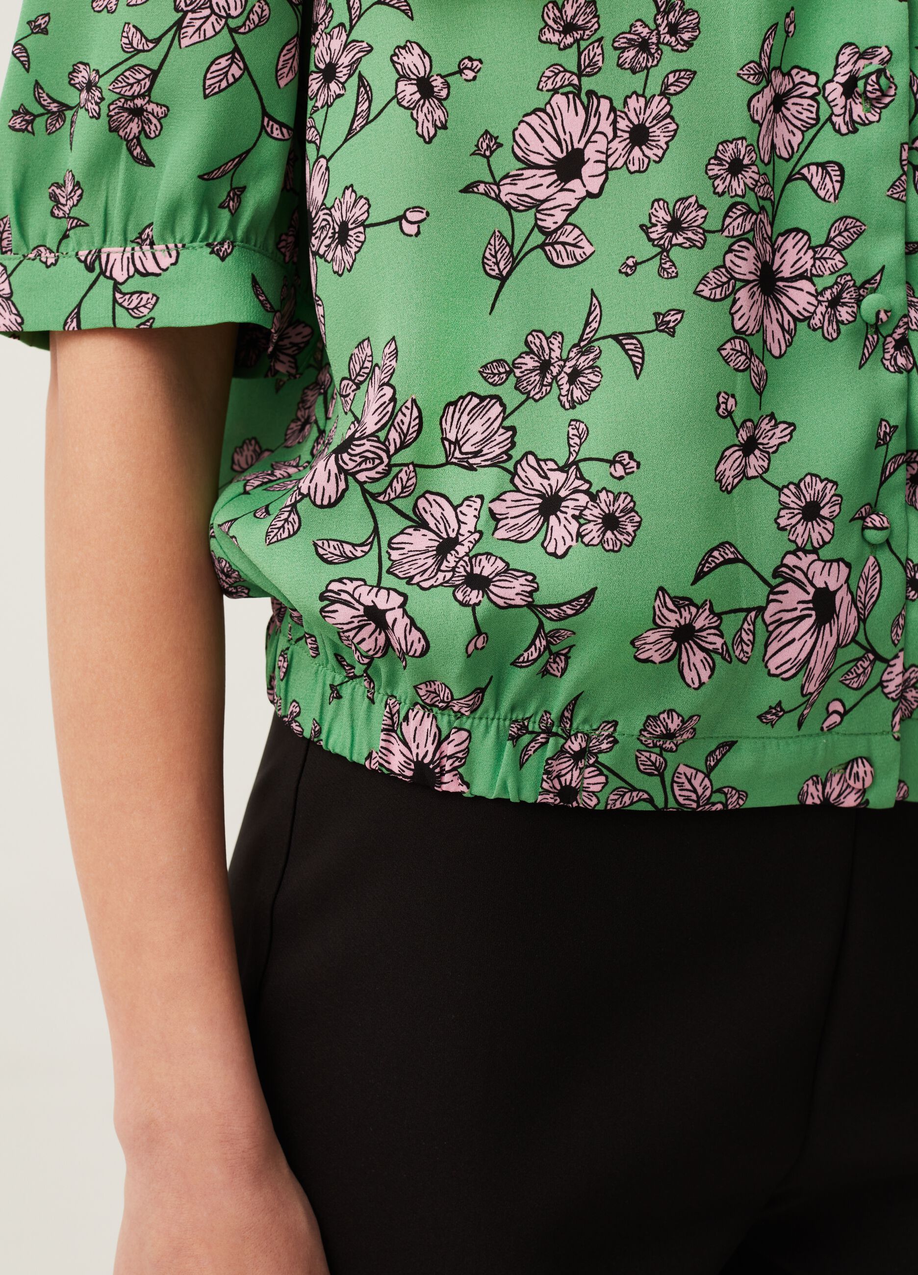 Blusa con maniche a sbuffo_3