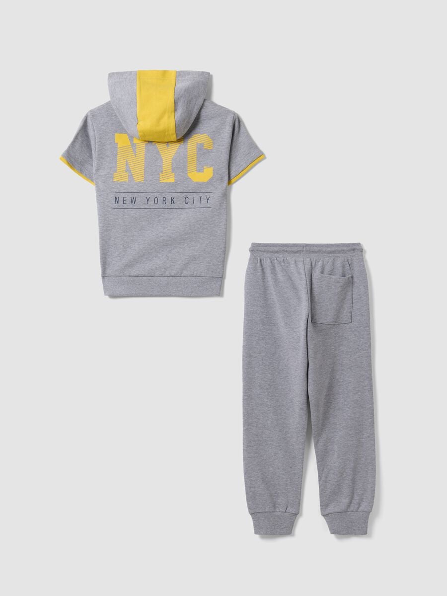 Grey pure cotton jogging set with sweatshirt and trousers for boys_1