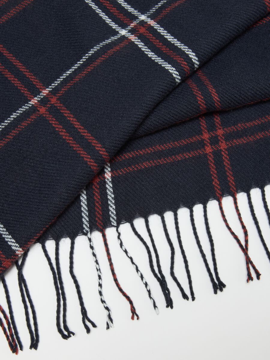 Sciarpa nera a quadri pesante con frange_2