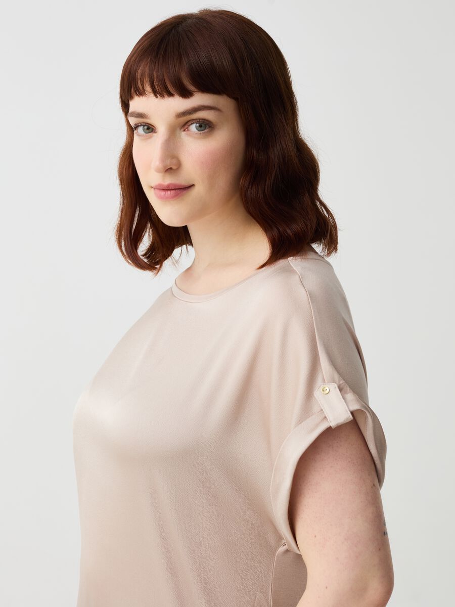 Curvy T-shirt in viscose with satin front_1