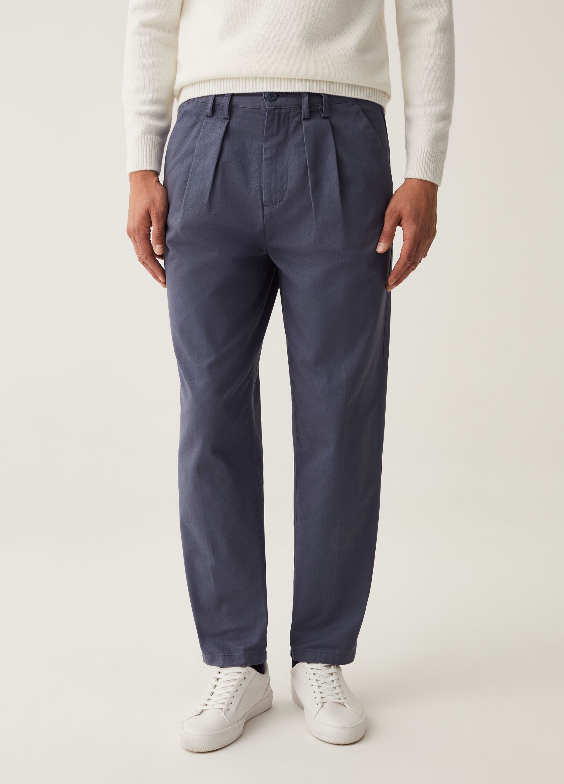Pantaloni chino con pinces_1