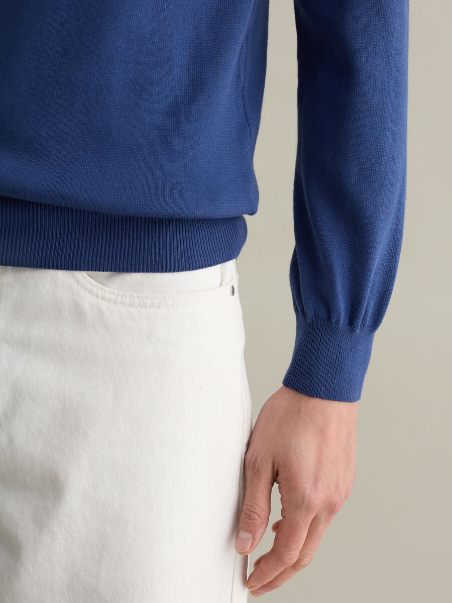 Solid colour pullover with round neck_2