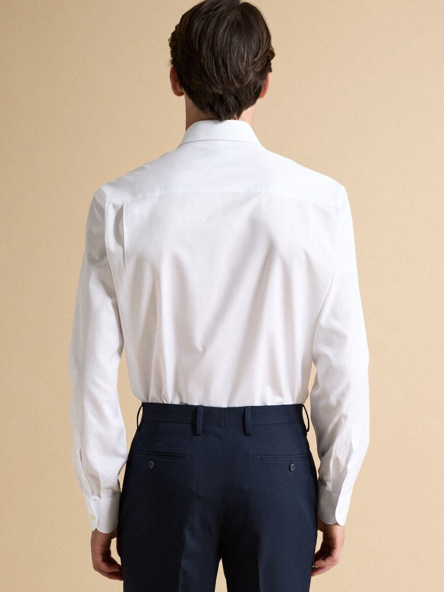 Camicia bianca in puro cotone con collo classico_3