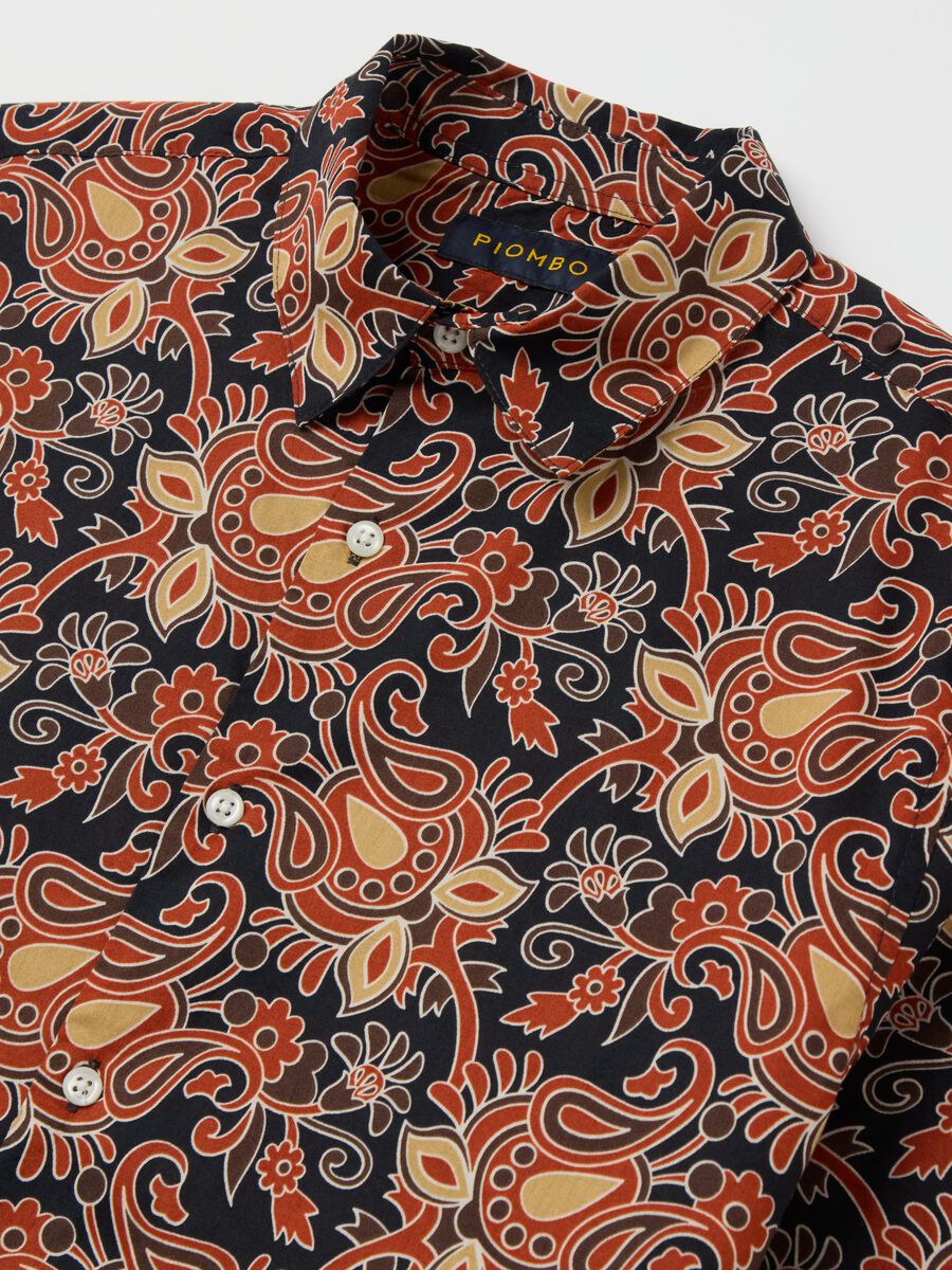 Short-sleeved shirt with paisley print_5
