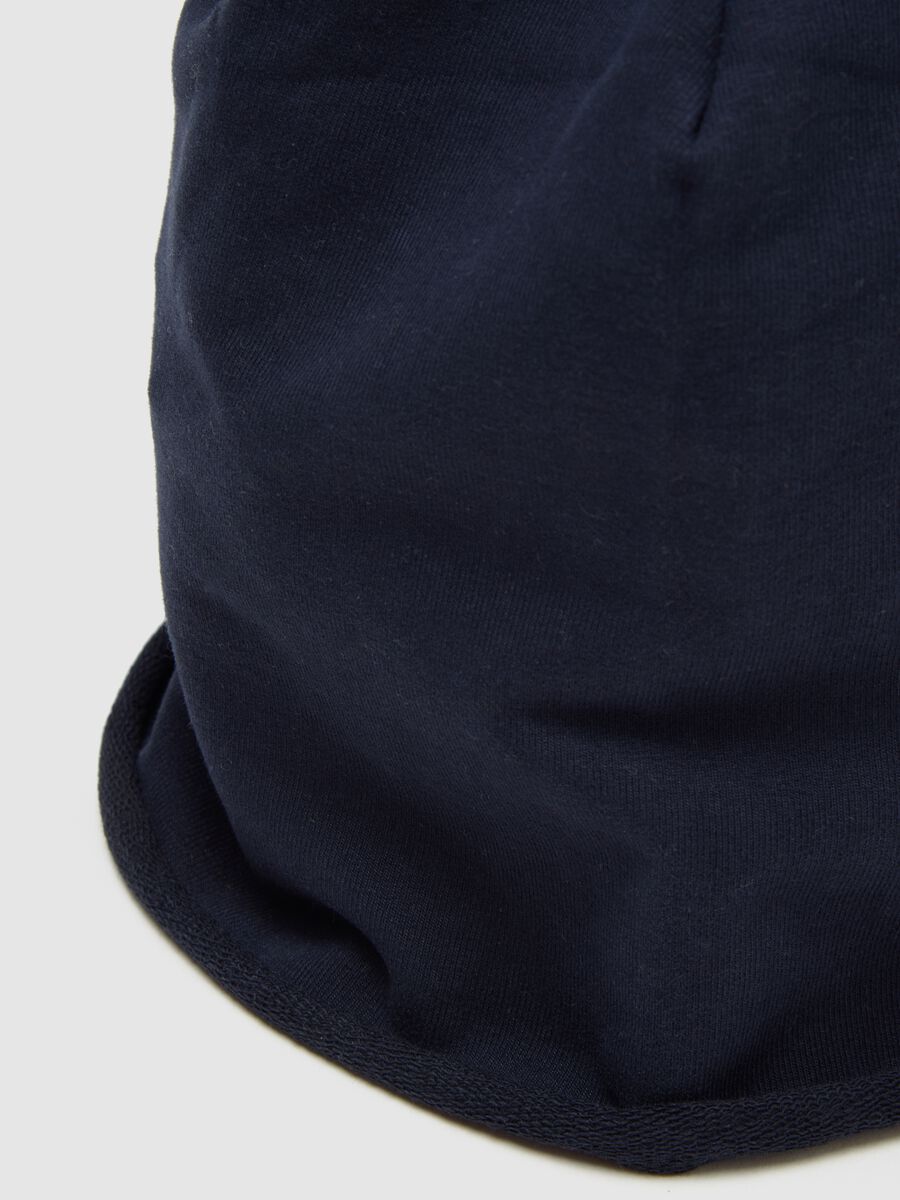 Cappello da ragazzo in cotone blu elasticizzato_2