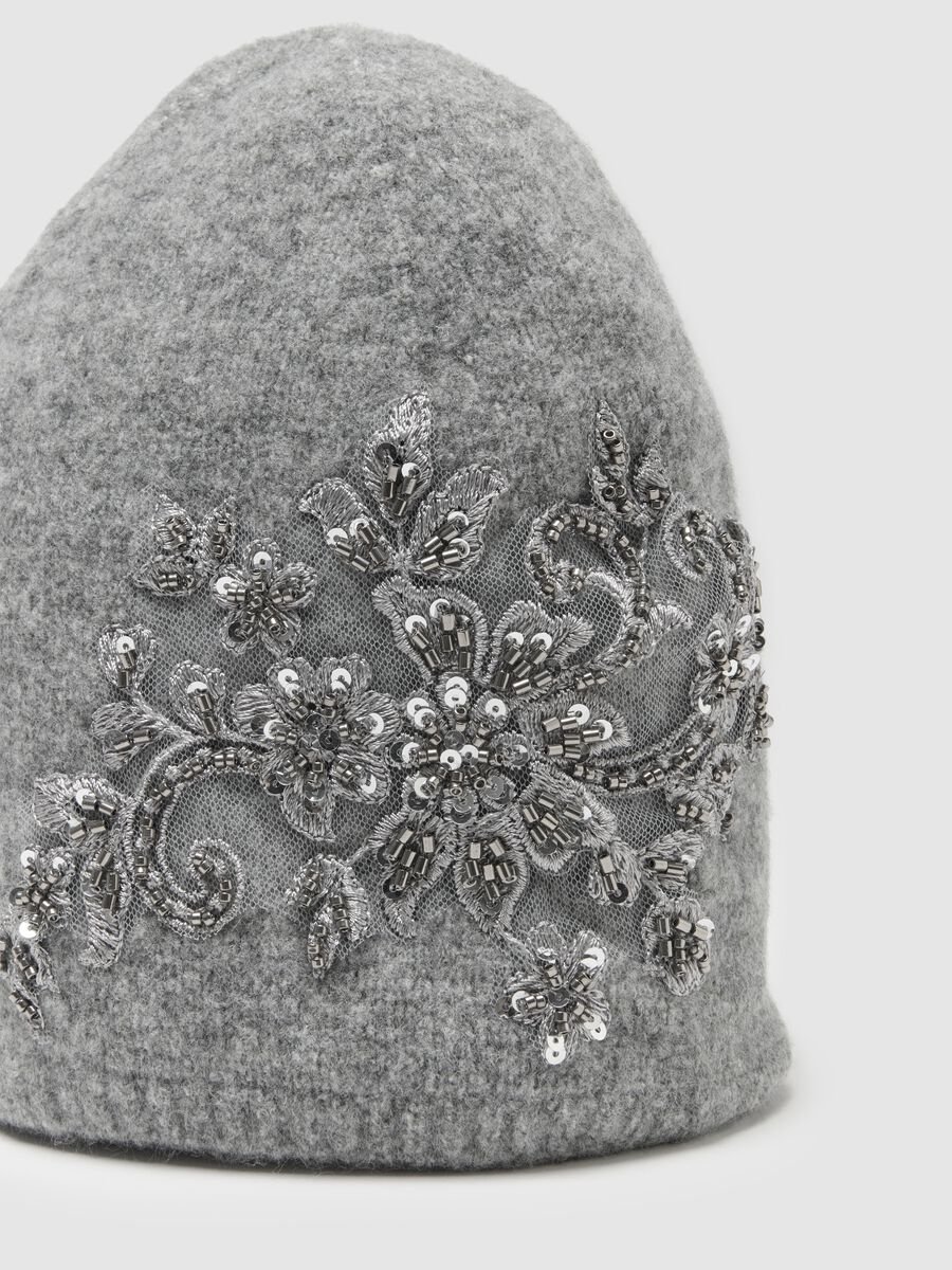 Grey cap with sequins_2