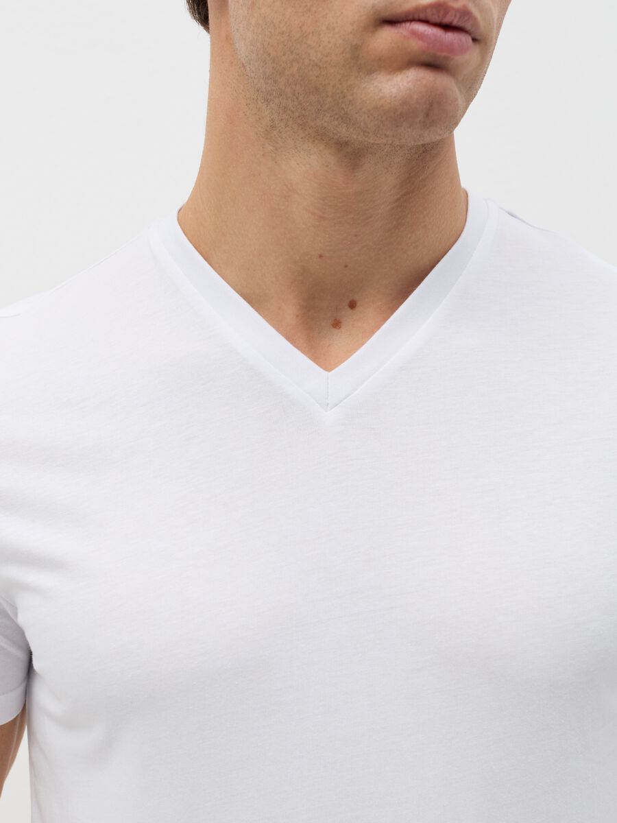 Organic cotton undershirt with V neck_1
