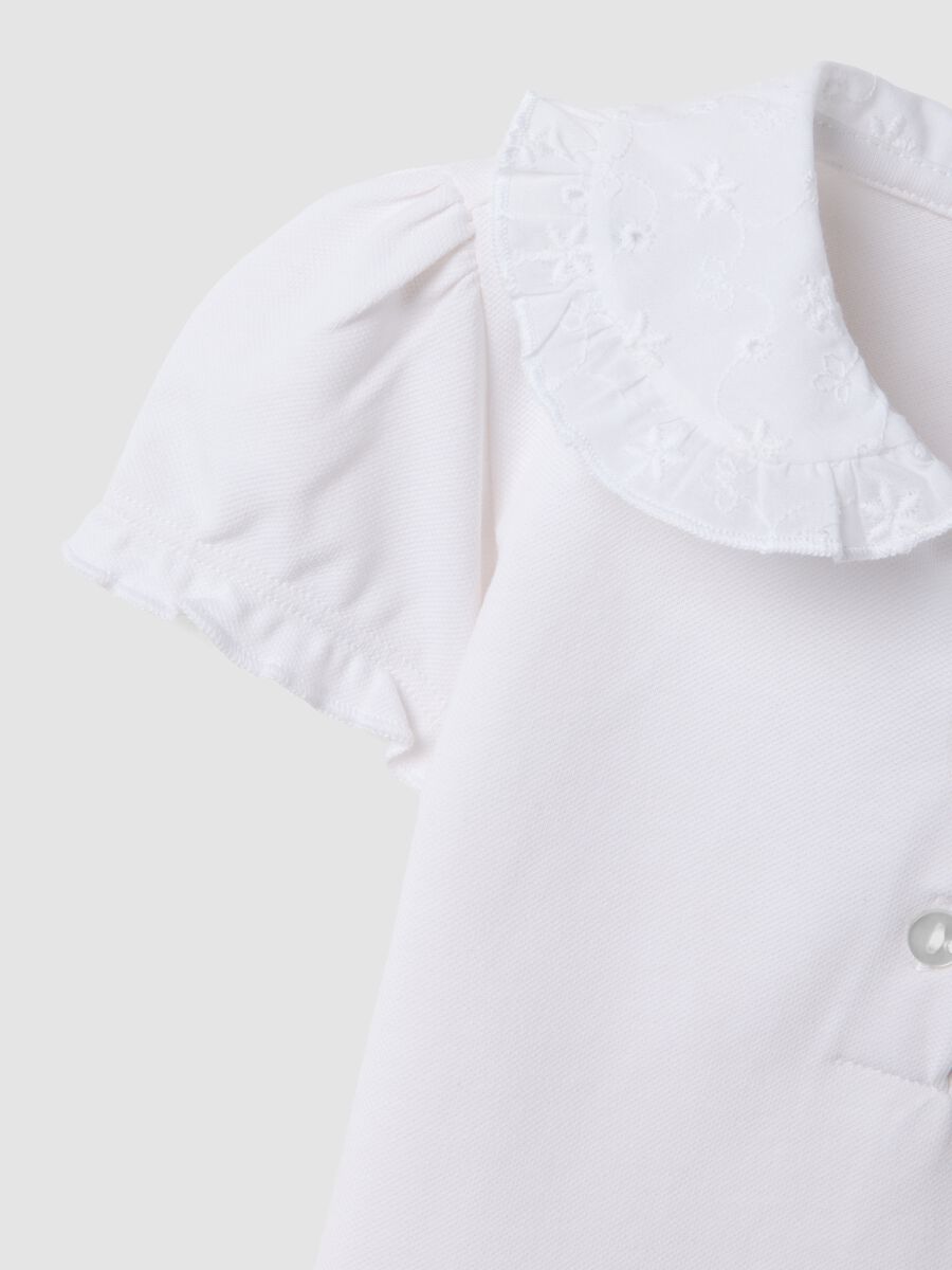 White short-sleeve stretch-cotton polo with ruffled collar_3