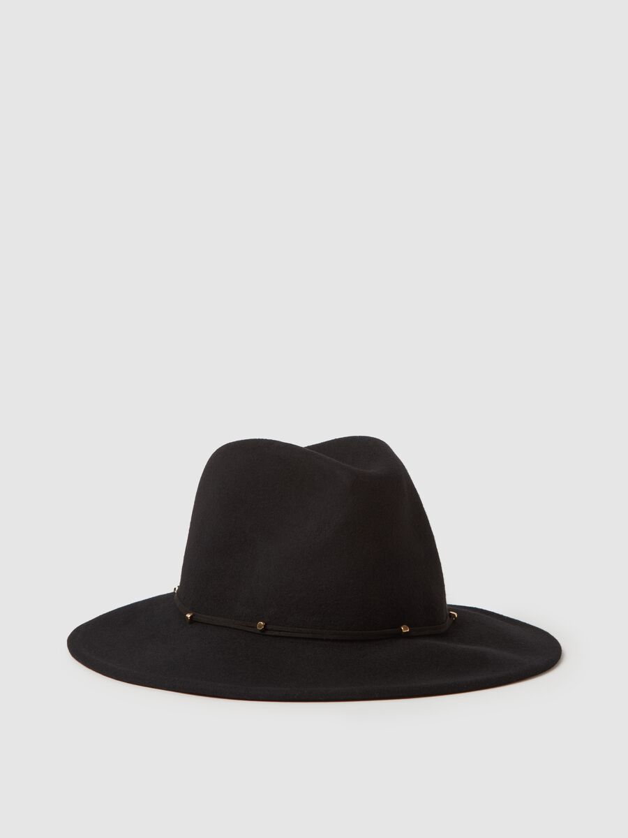 Wide-brimmed hat with laces_0