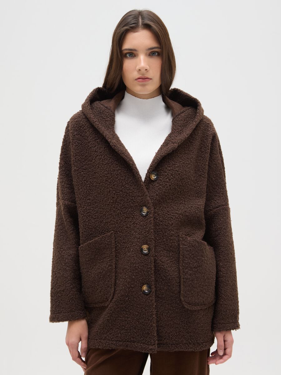 Cappotto marrone regular fit con bottoni e cappuccio_0