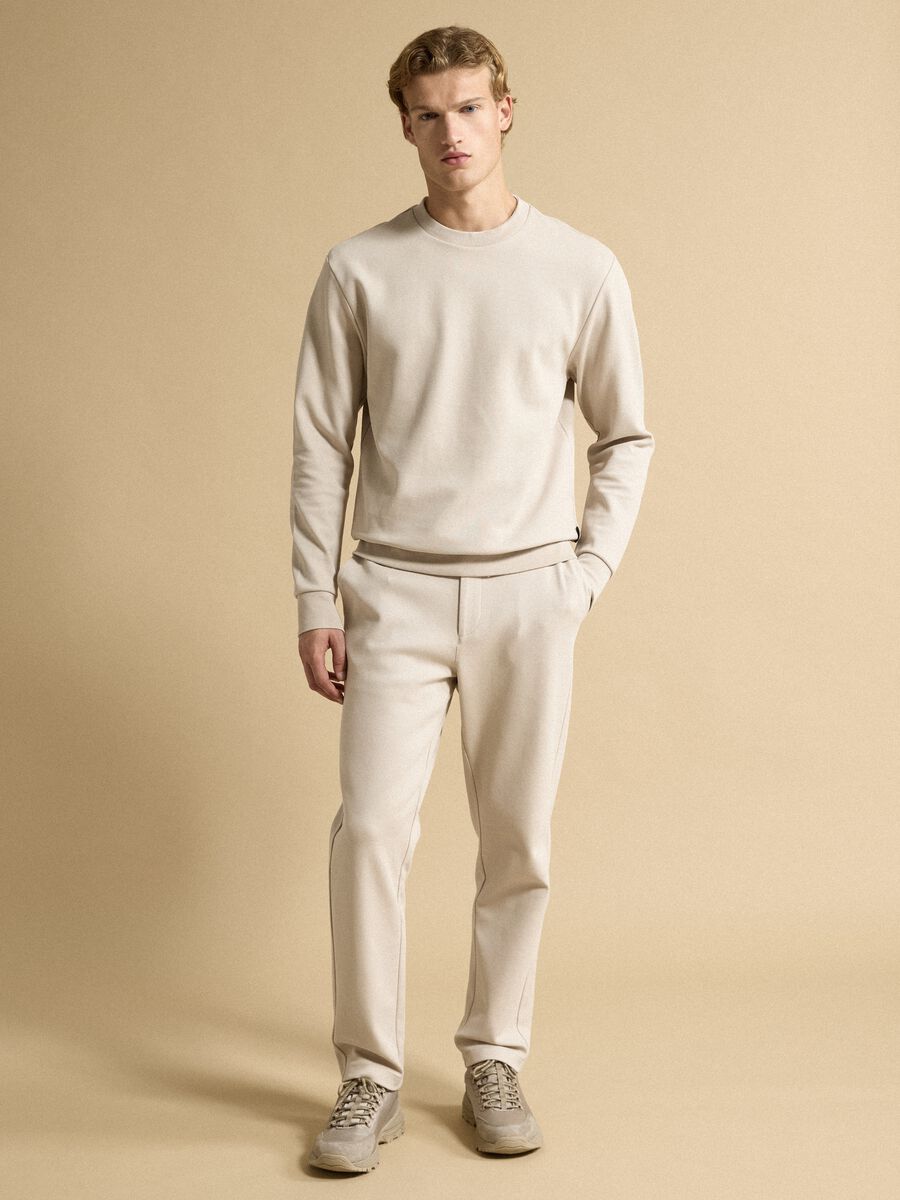 Felpa beige in cotone elasticizzato con girocollo relaxed fit_1