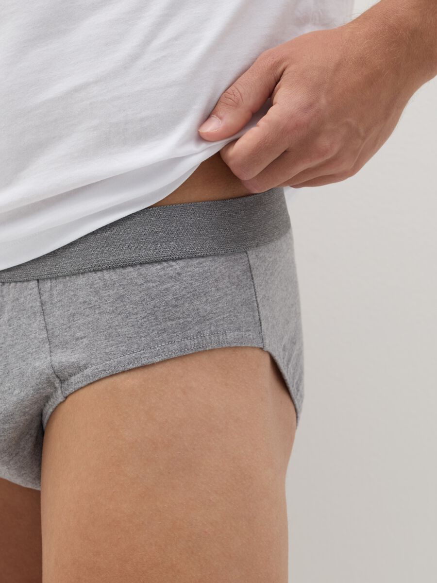 Three-pack briefs in organic cotton_3