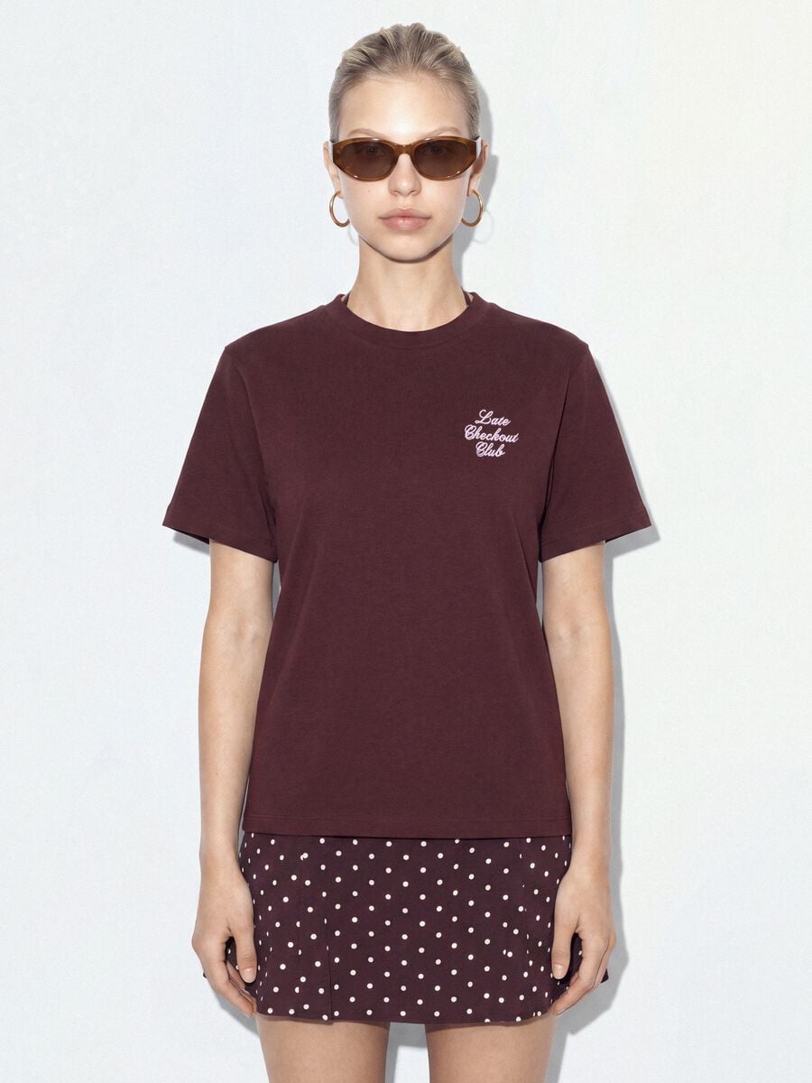T-shirt marrone relaxed fit in puro cotone con scritta ricamata_0