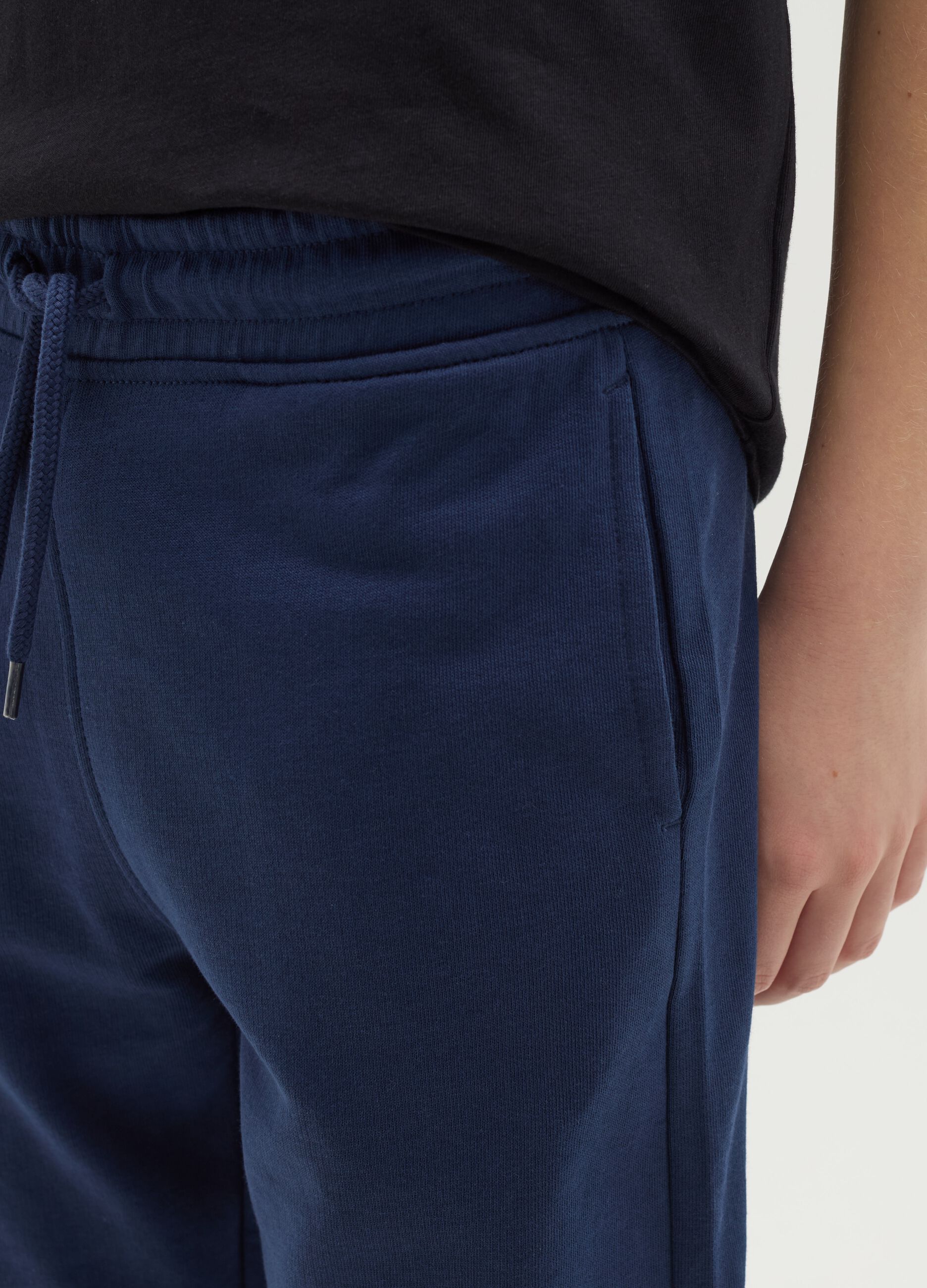 Slim-fit joggers with drawstring