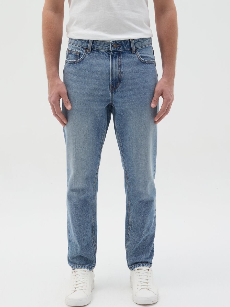 Relaxed-fit jeans with fading_1