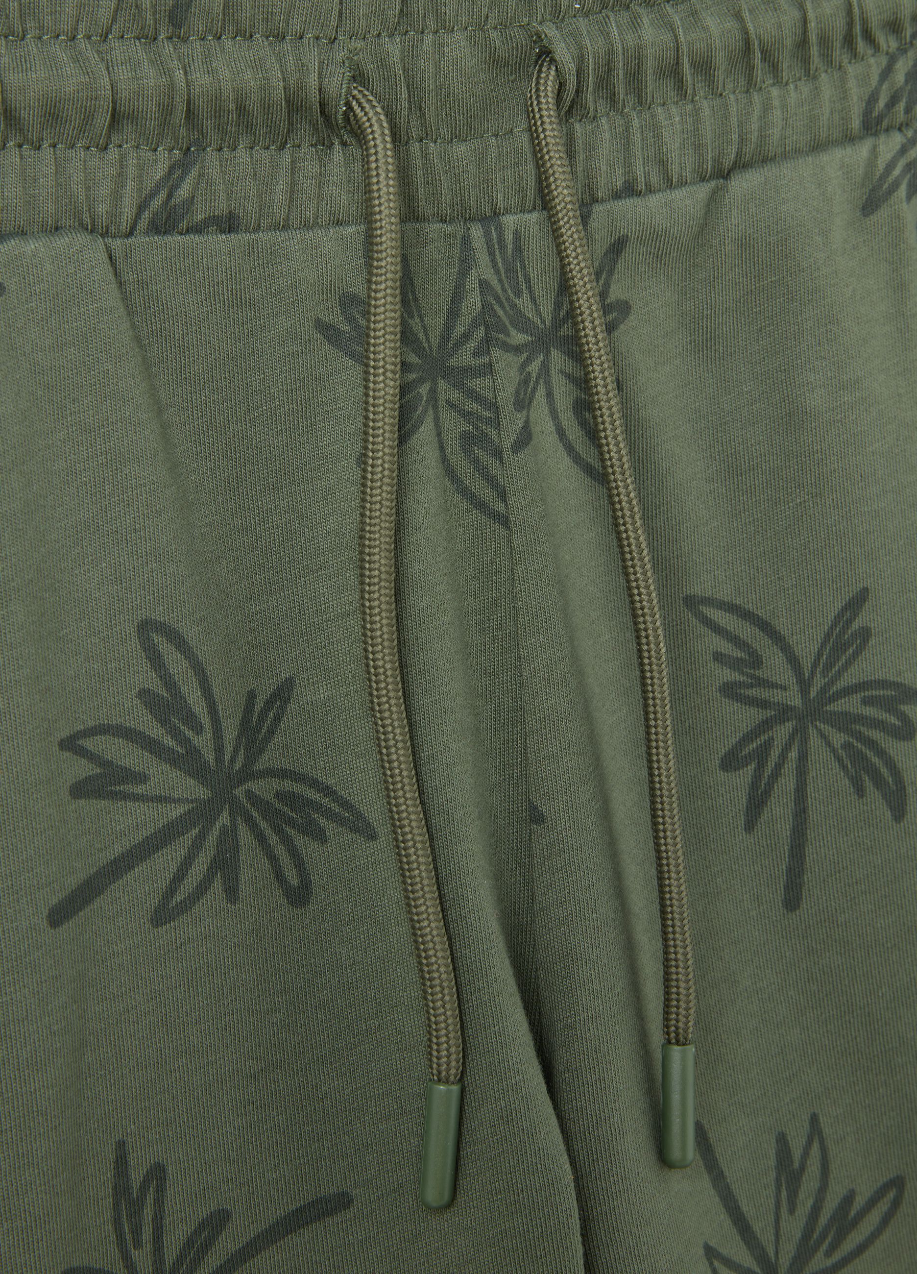 Children's green cotton regular fit shorts with leaf print