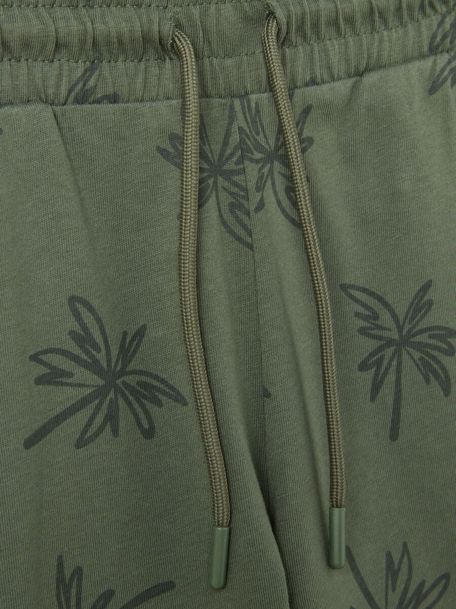 Children's green cotton regular fit shorts with leaf print_2