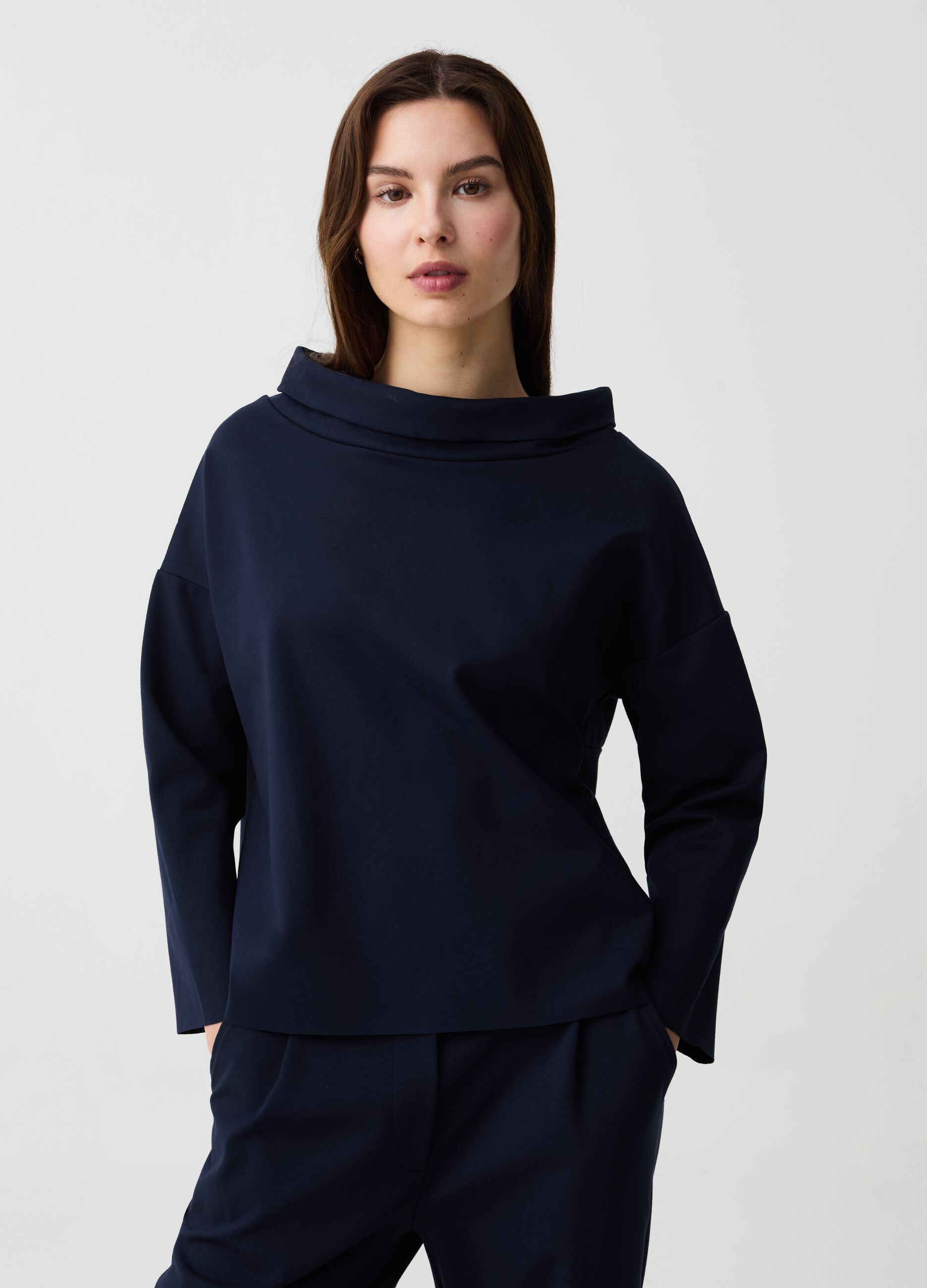 Blouse with boat neck and fold