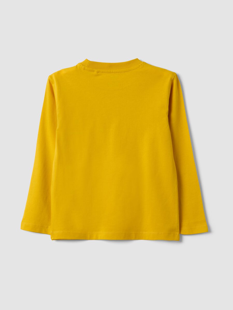 T-shirt gialla in misto cotone e viscosa con stampa college per bambino_1