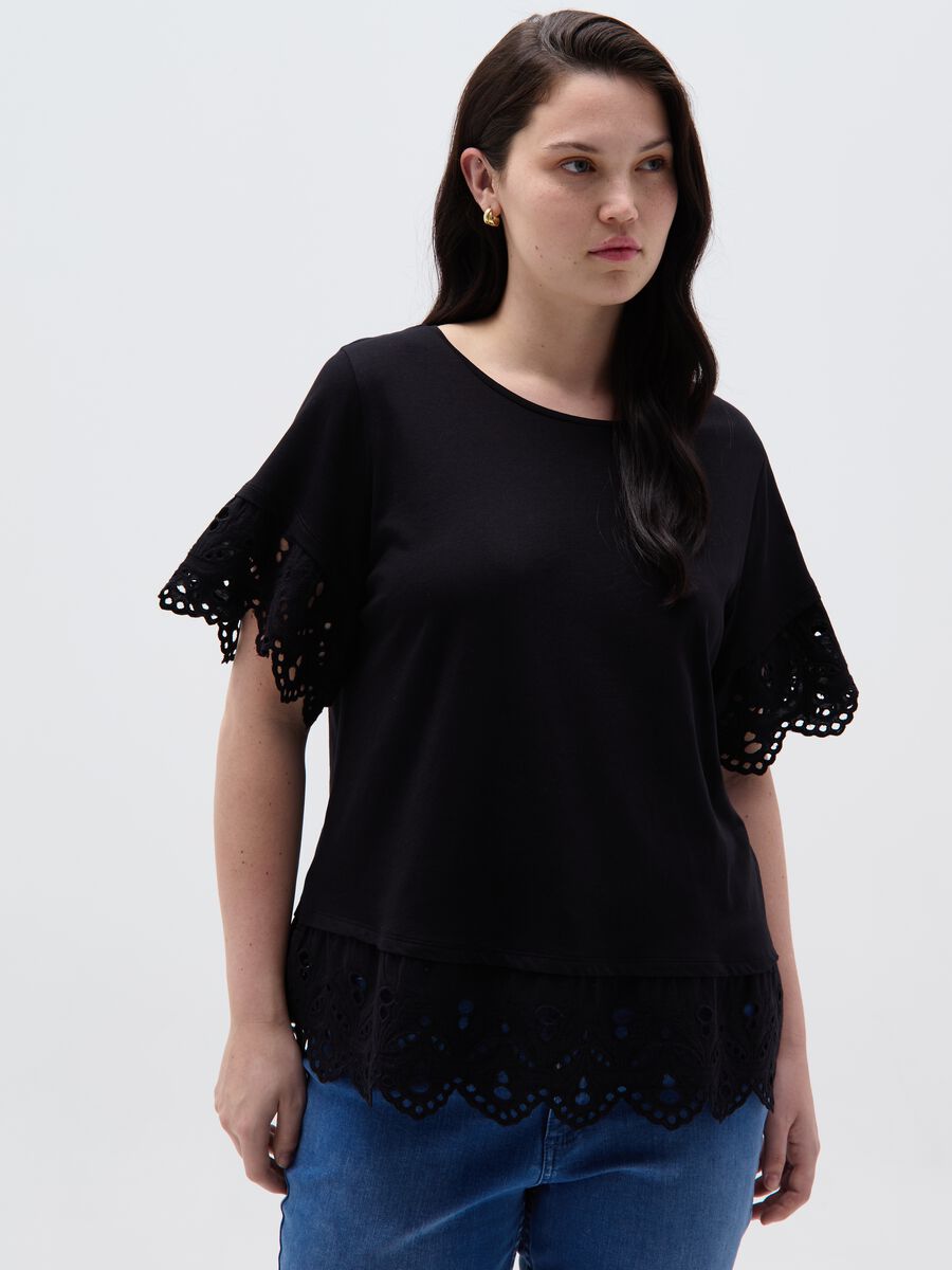 Curvy T-shirt with broderie anglaise frills_1