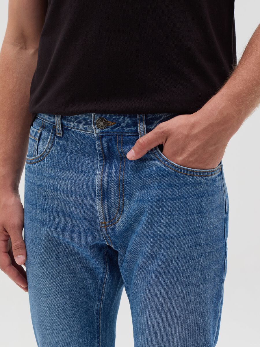 Jeans regular fit con scoloriture_3