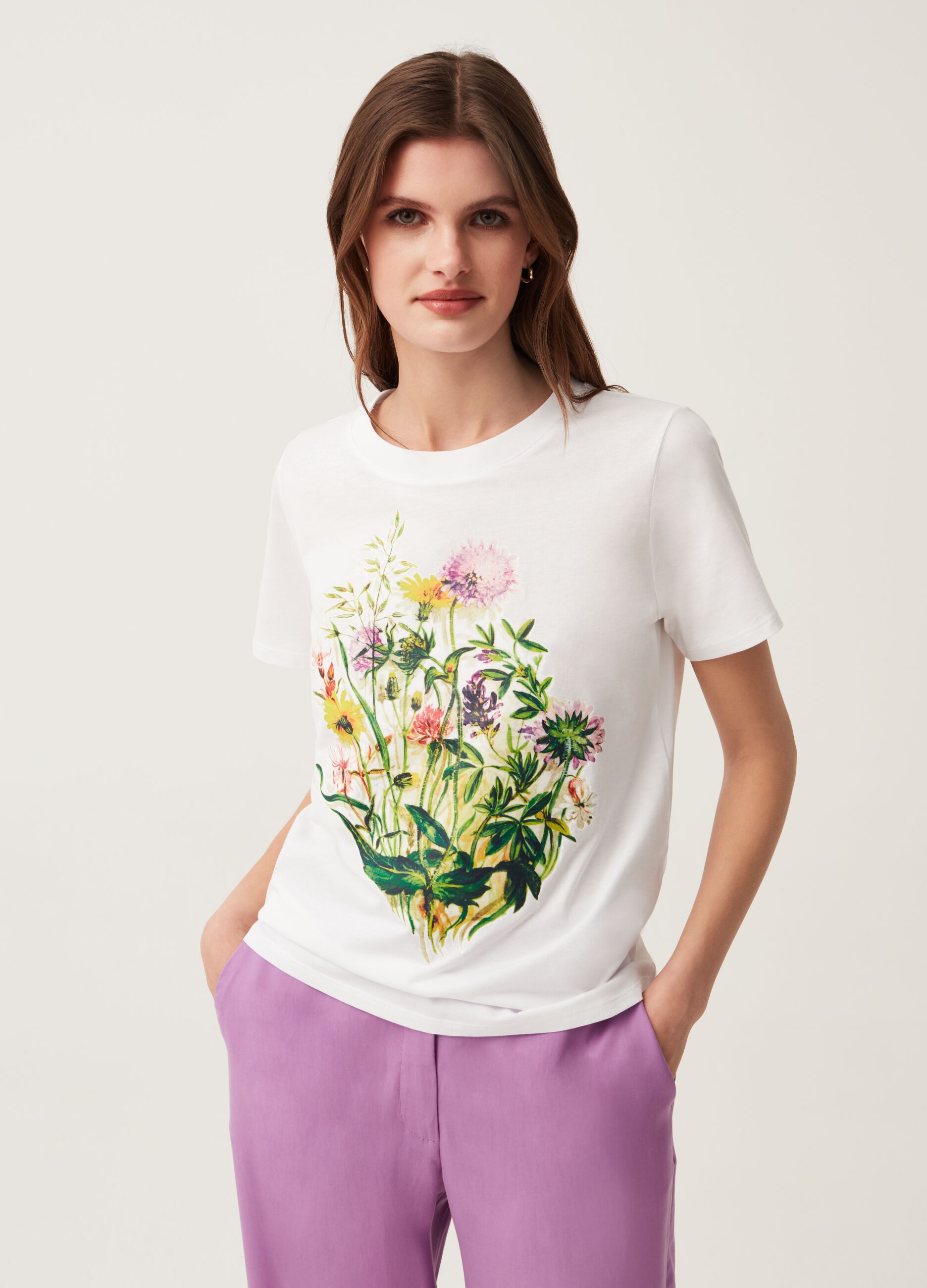 T-shirt in cotone con stampa fiori