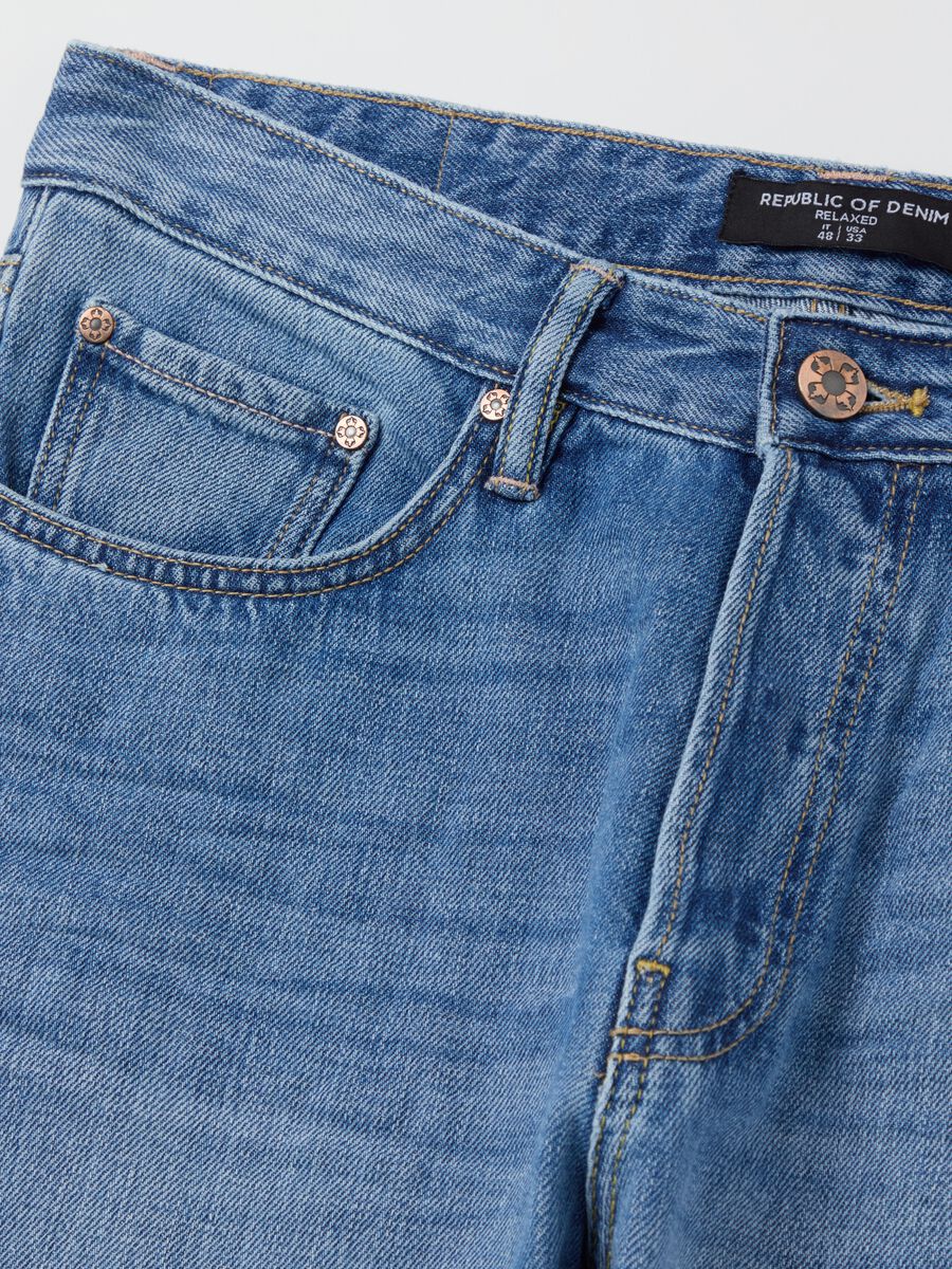 Relaxed-fit jeans with fading_5