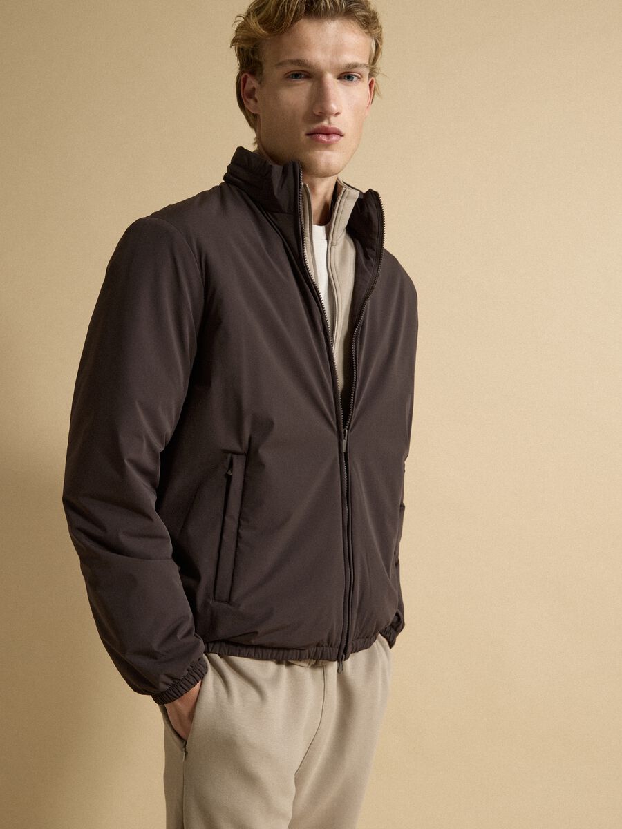 Giacca marrone imbottita in tessuto elasticizzato regular fit_0