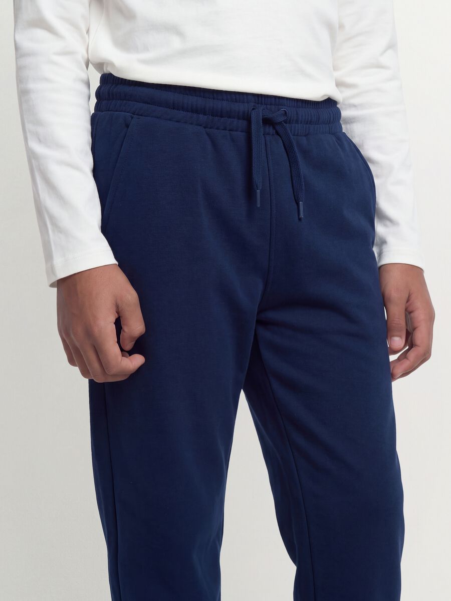 Blue jogger trousers in an organic cotton and viscose blend_2