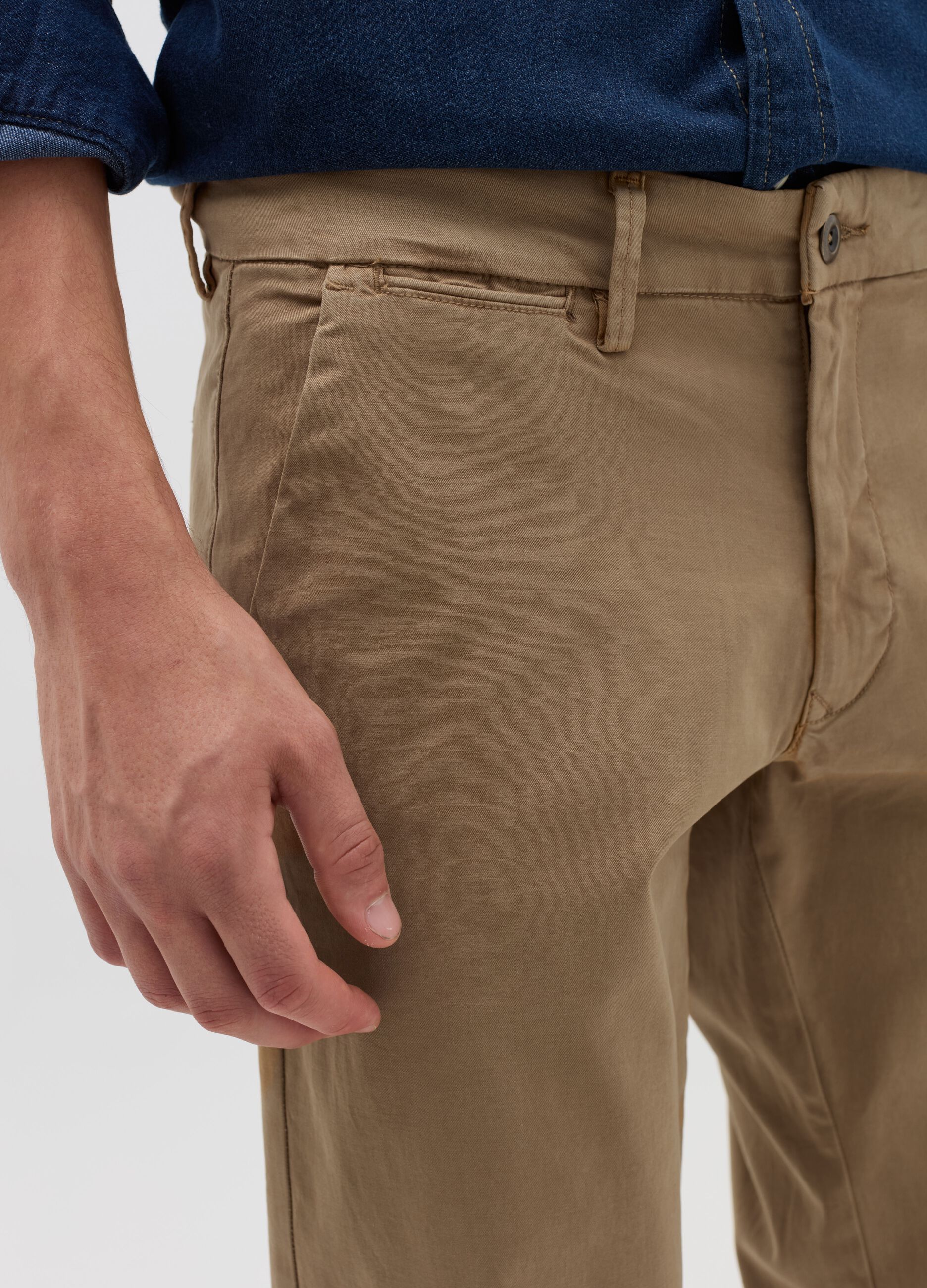 Regular-fit chino trousers in stretch cotton