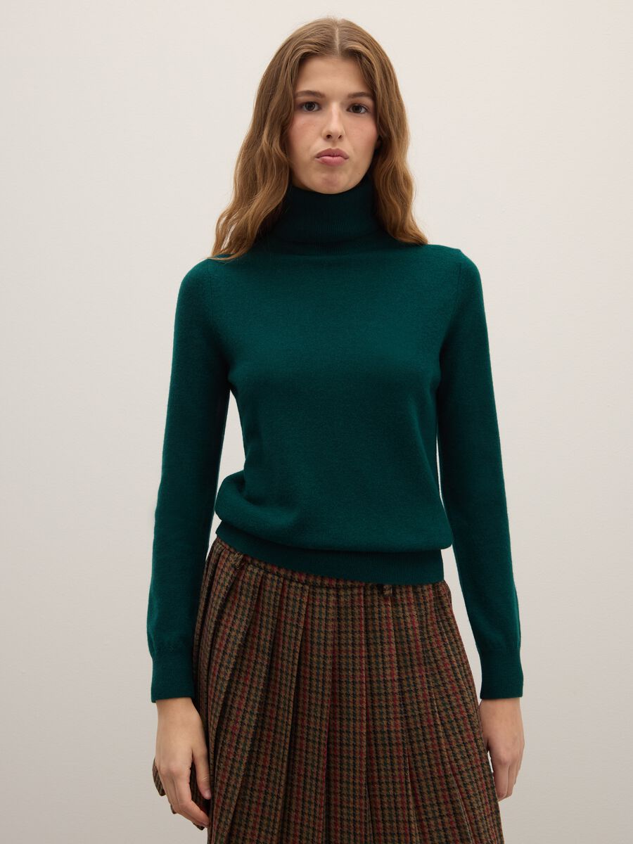 Maglione in pura lana verde regular fit a collo alto_0
