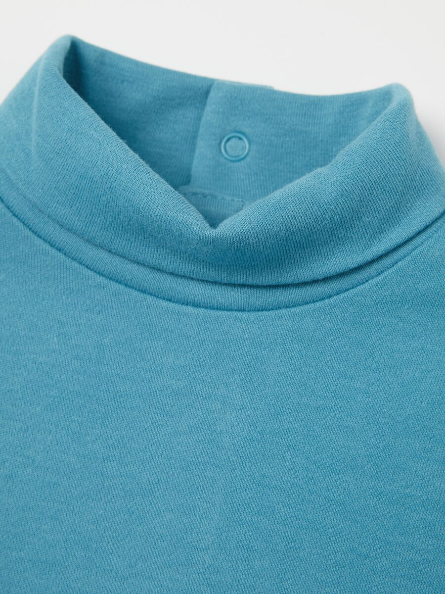 Long-sleeved T-shirt with high neck_3