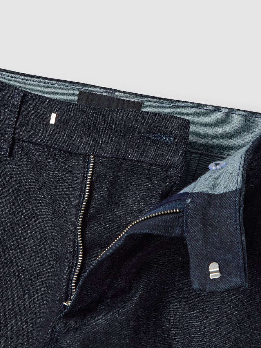 Dark-wash bootcut jeans with pockets_5