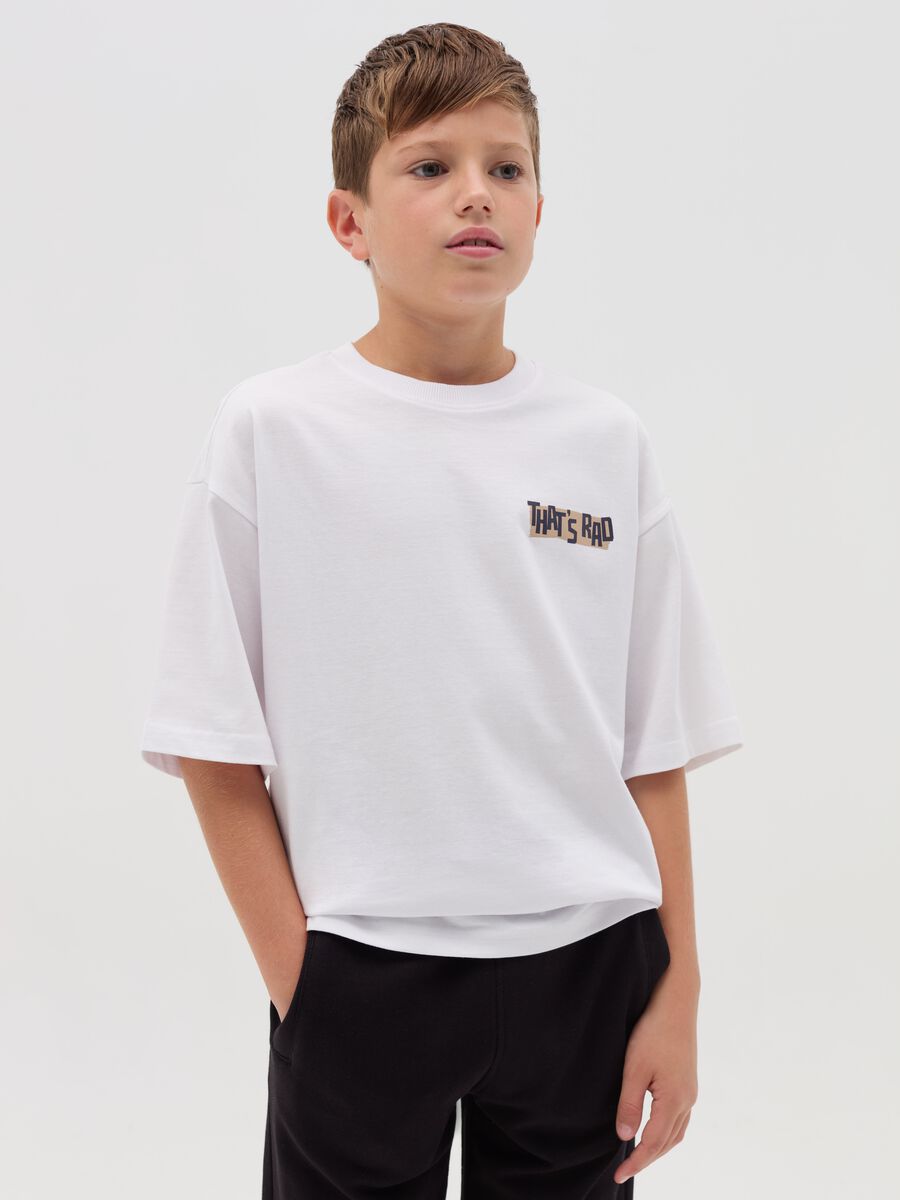 Crew-neck T-shirt with printed lettering_0