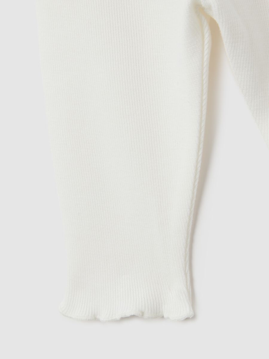 Baby girl white cotton leggings regular fit with ruffles_3