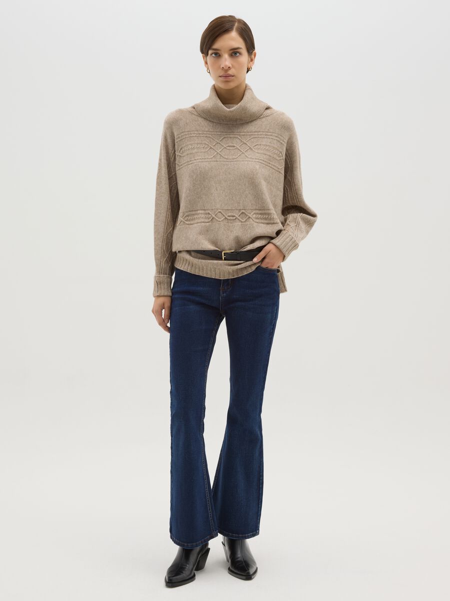 Maglione beige regular fit con collo alto_1