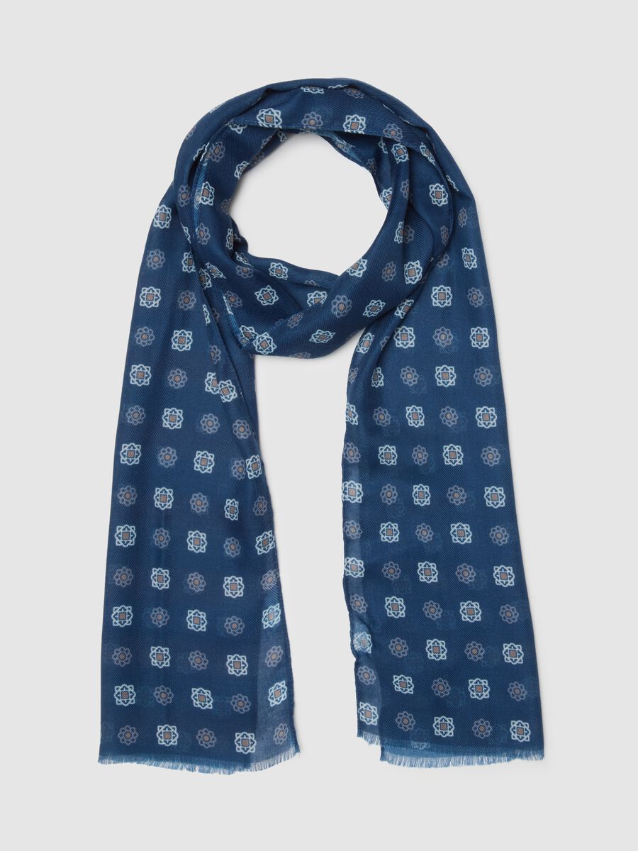 Blue scarf with geometric patterns_0