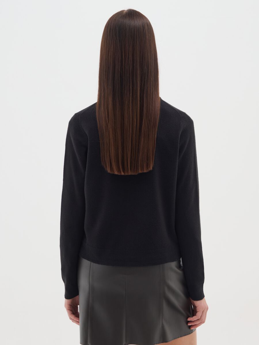 Cardigan nero in pura acrilico_2