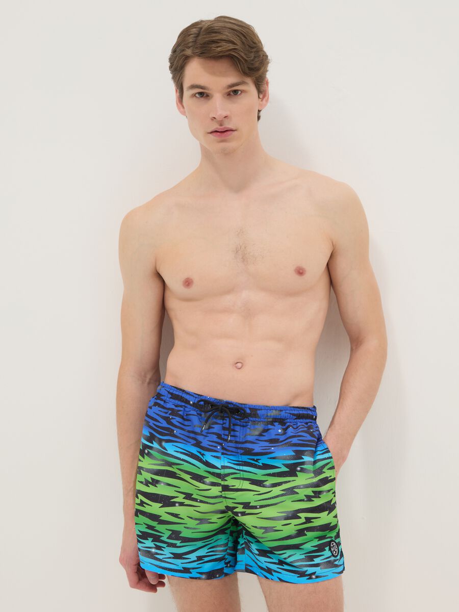 Multicolour patterned swim shorts_0